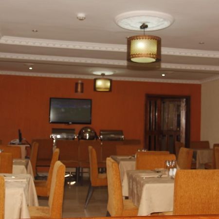 Crown Cottage Hotel Ikeja Zewnętrze zdjęcie