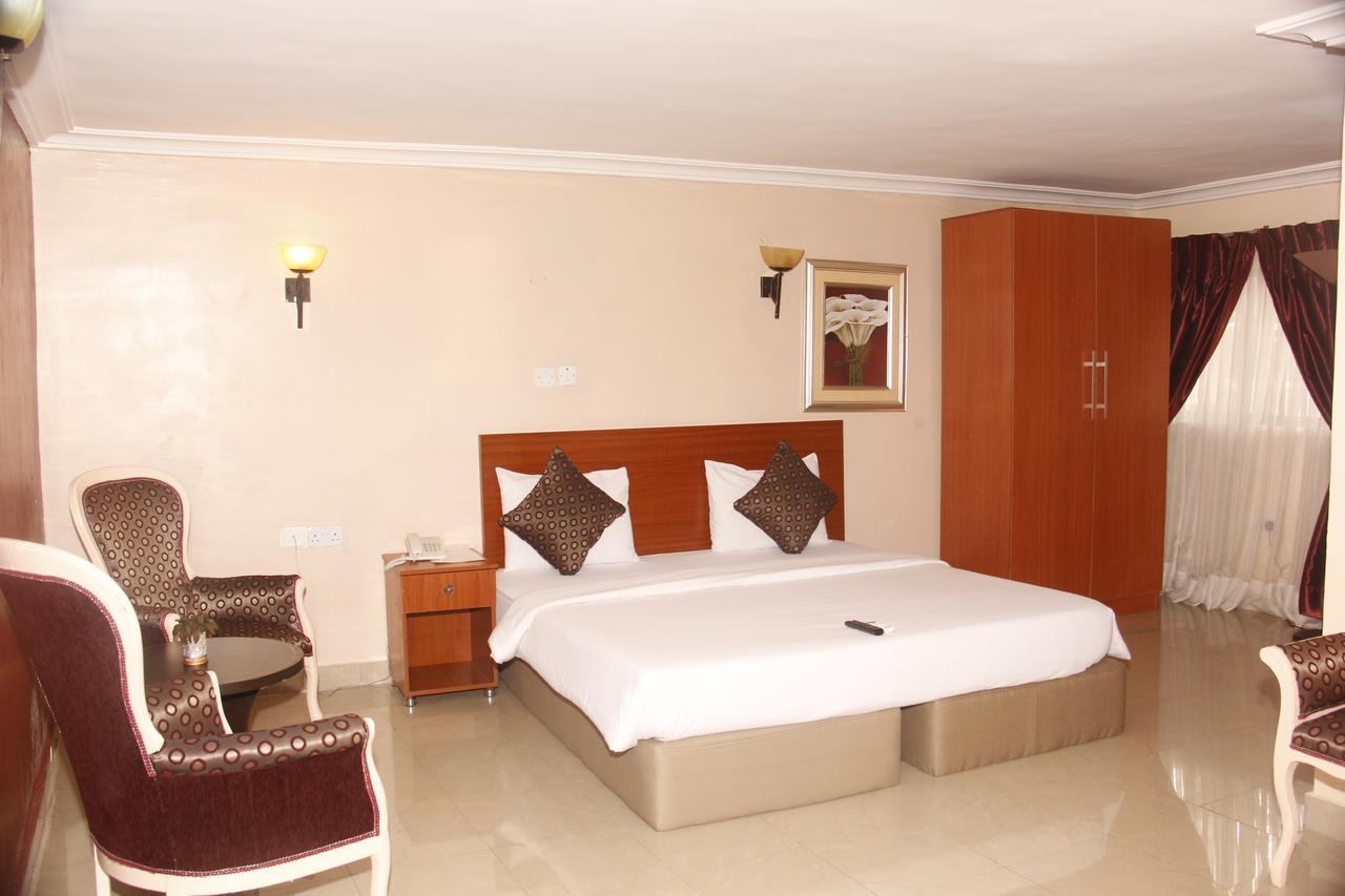 Crown Cottage Hotel Ikeja Zewnętrze zdjęcie