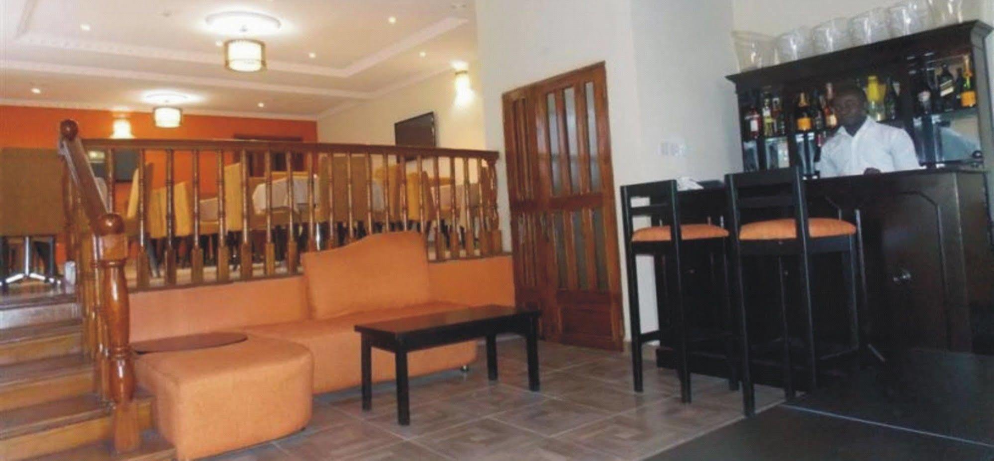 Crown Cottage Hotel Ikeja Zewnętrze zdjęcie